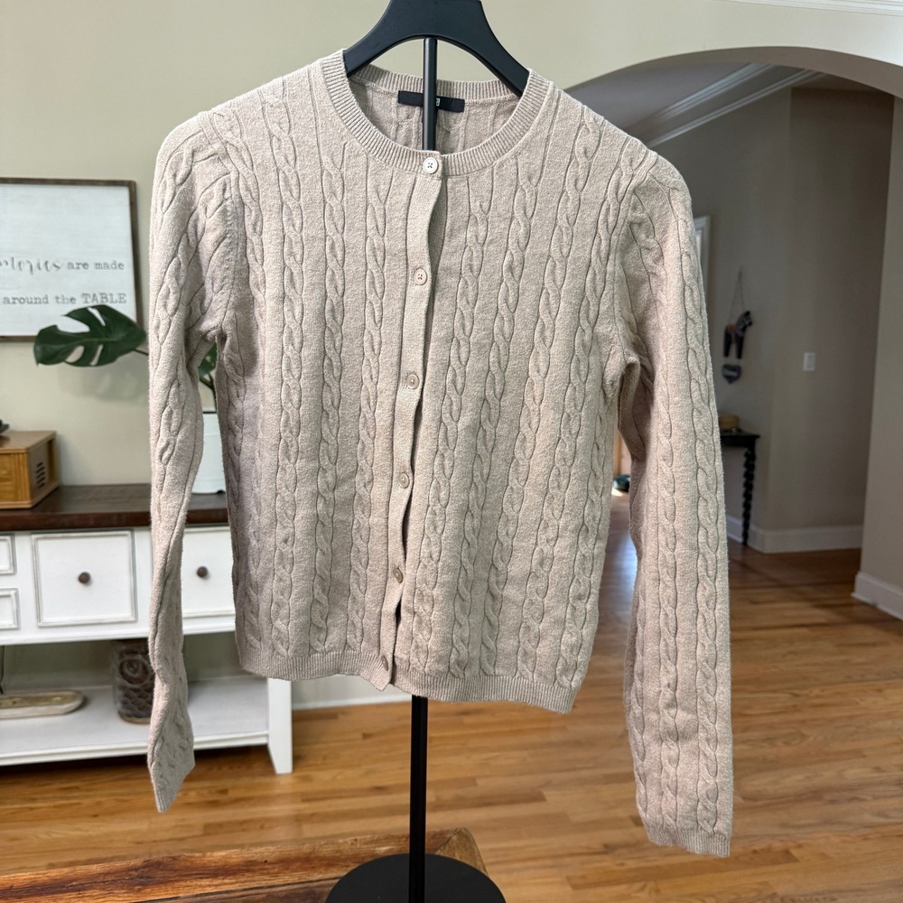 Uniqlo Womens Cable Knit Cardigan Sweater Beige Tan Crew Neck Small Timeless
